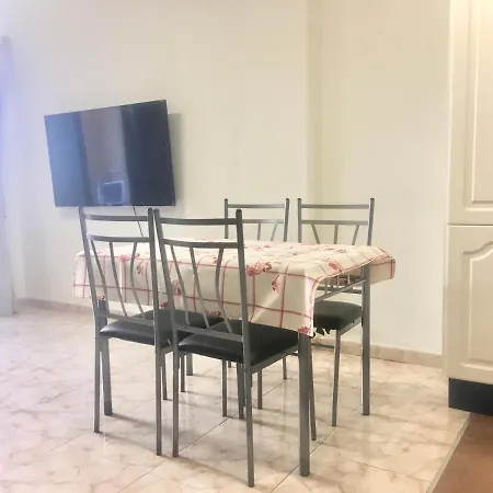 We House * אל מדאנו